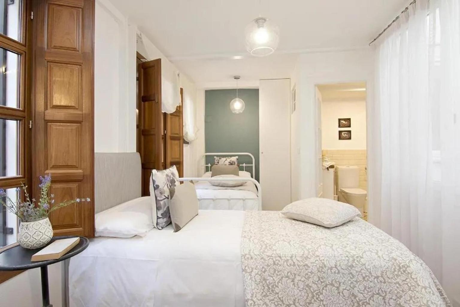 Apartamentos La Tona Puerta Elvira Centro Ciudad 格拉纳达 外观 照片
